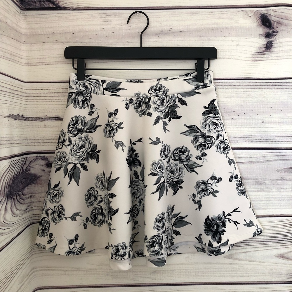 Forever 21 Black and White Floral Skater Skirt